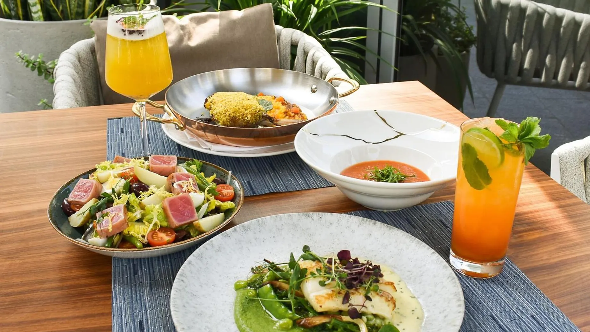 Отель The St. Regis Dubai, The Palm