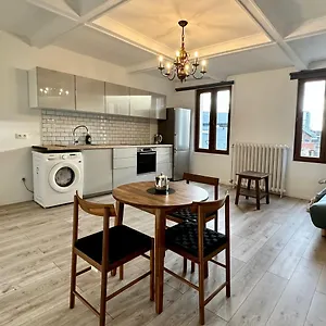 https://stay-in-artists-gallery.hotelsghent.com